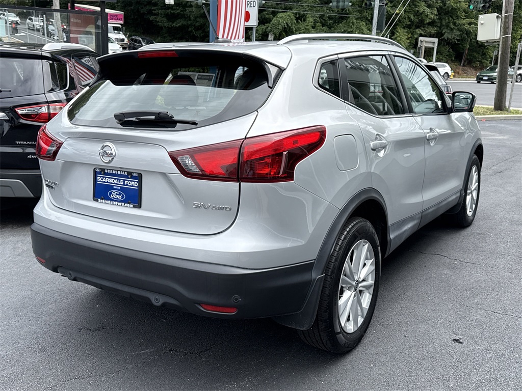 2019 Nissan Rogue Sport SV photo 2