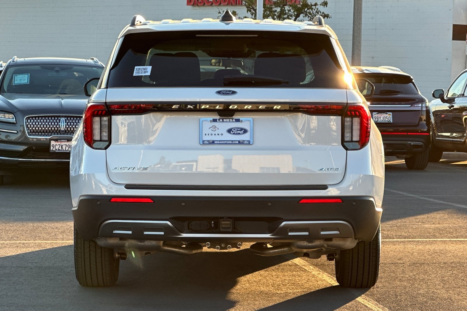 2025 Ford Explorer photo 4