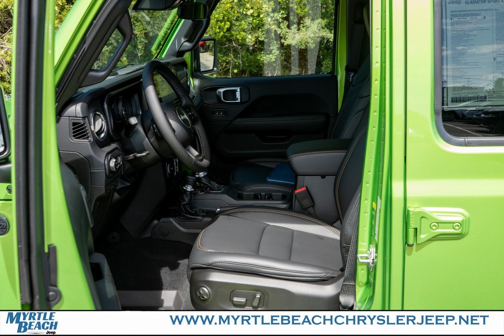 2025 Jeep Gladiator Sport photo 15