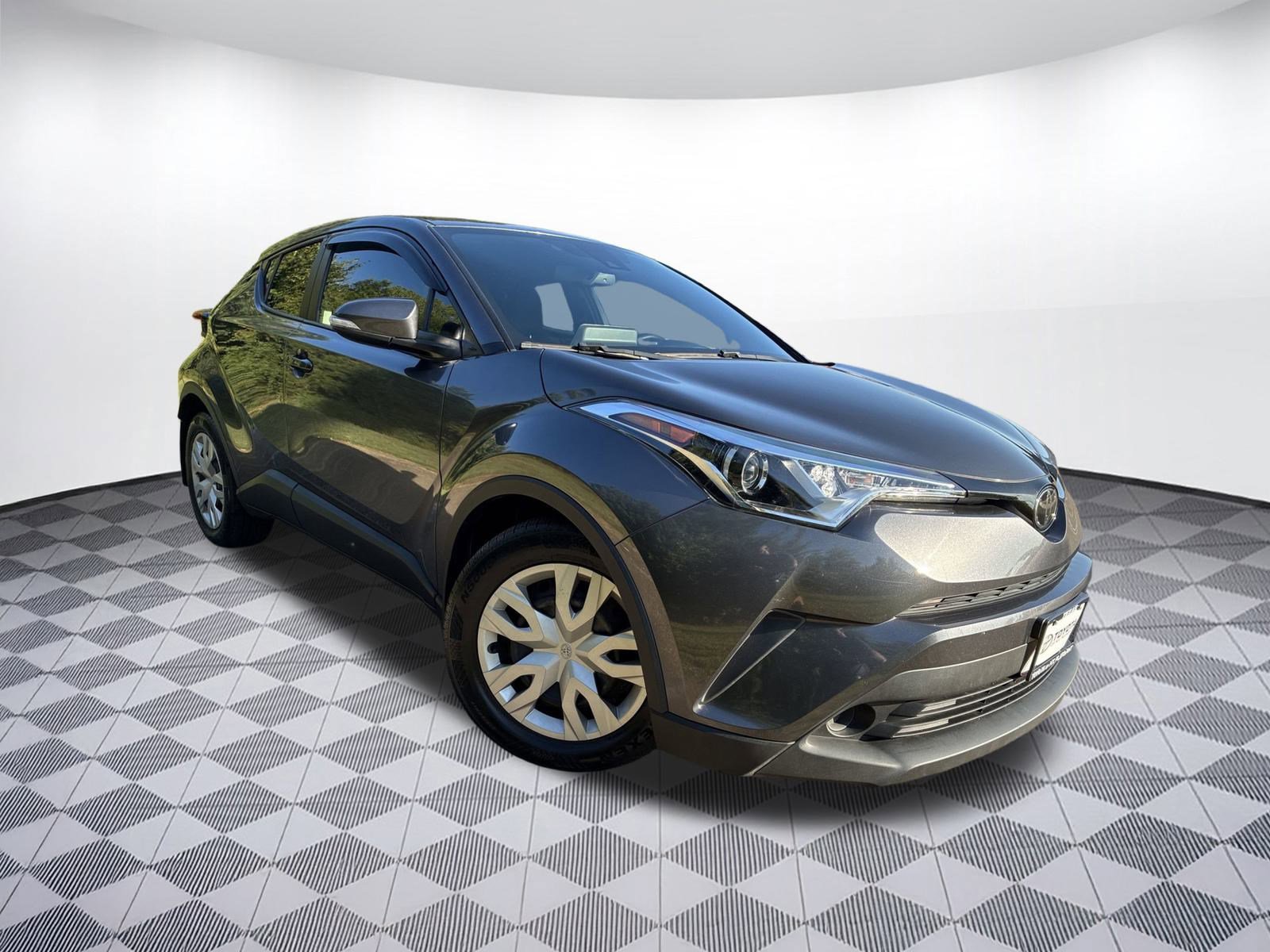 2019 Toyota C-HR XLE photo 6
