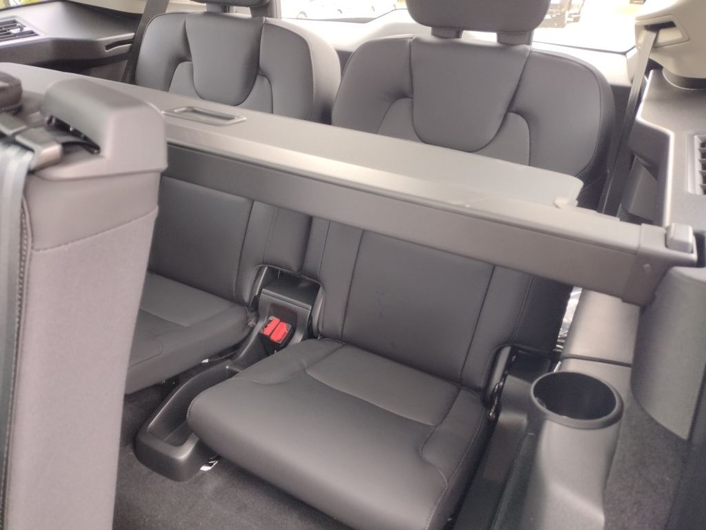 2026 VOLVO XC90 - Image 16