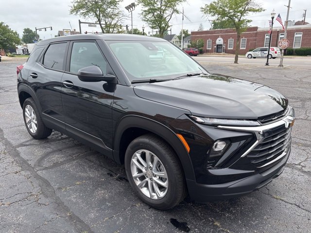 2026 Chevrolet Trailblazer LS photo 3