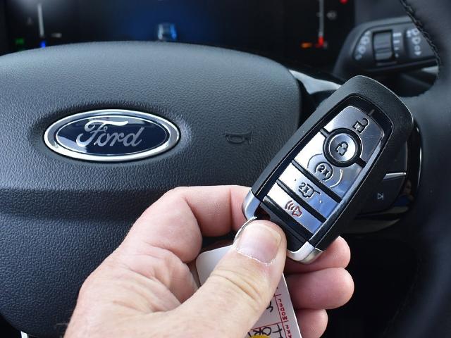 2025 Ford Escape Plug-In Hybrid photo 6