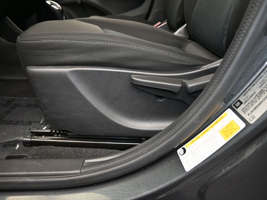 2022 Chevrolet Spark LS photo 13