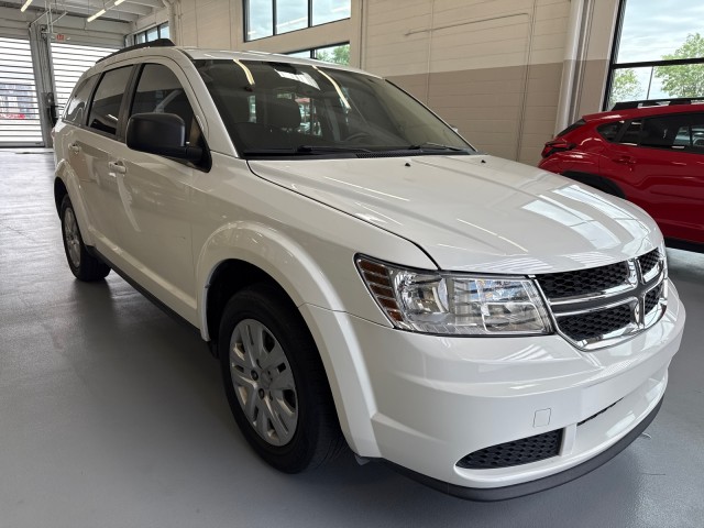 Used 2018 Vice White Dodge SE image 1