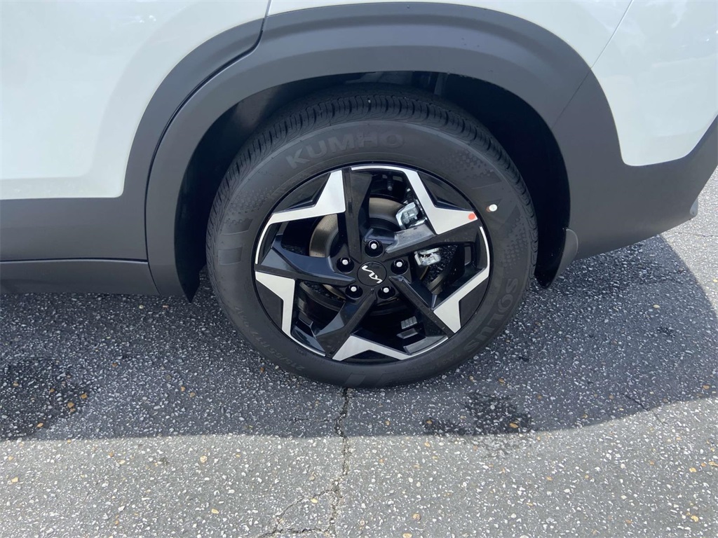 2025 Kia Seltos S photo 3
