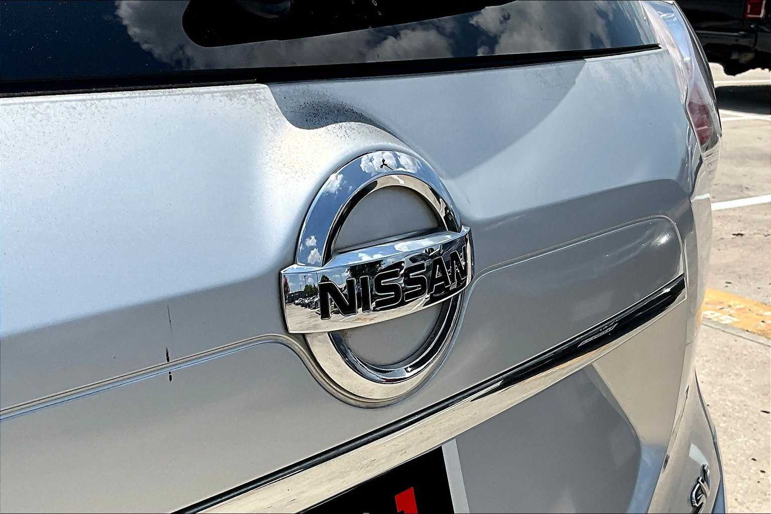 2016 Nissan Rogue SV photo 9