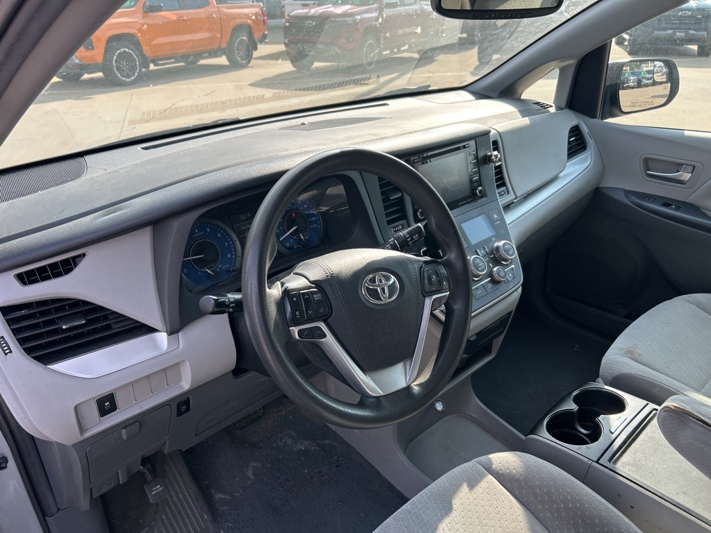 2020 Toyota Sienna LE photo 12