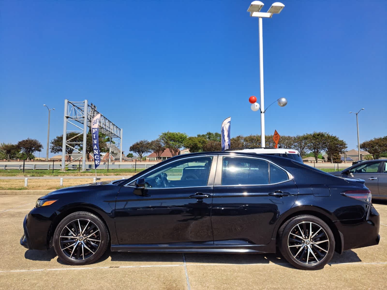 2023 Toyota Camry SE photo 2