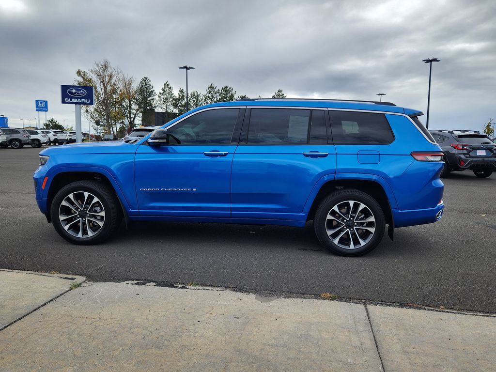 2023 Jeep Grand Cherokee Overland photo 2