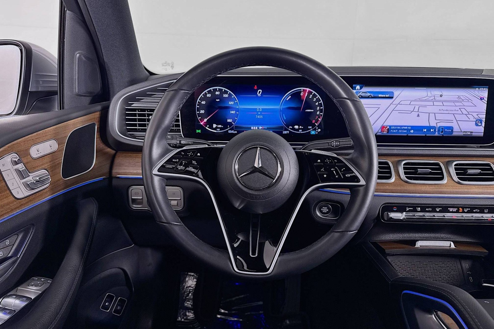 2025 Mercedes Benz GLE 450e photo 2