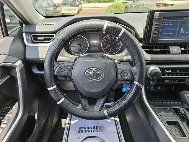 2019 Toyota RAV4 LE photo 12