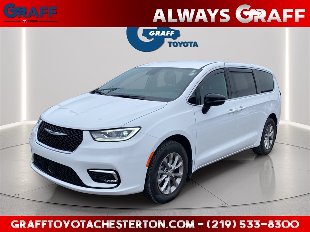 2026 Chrysler Pacifica Select's photo