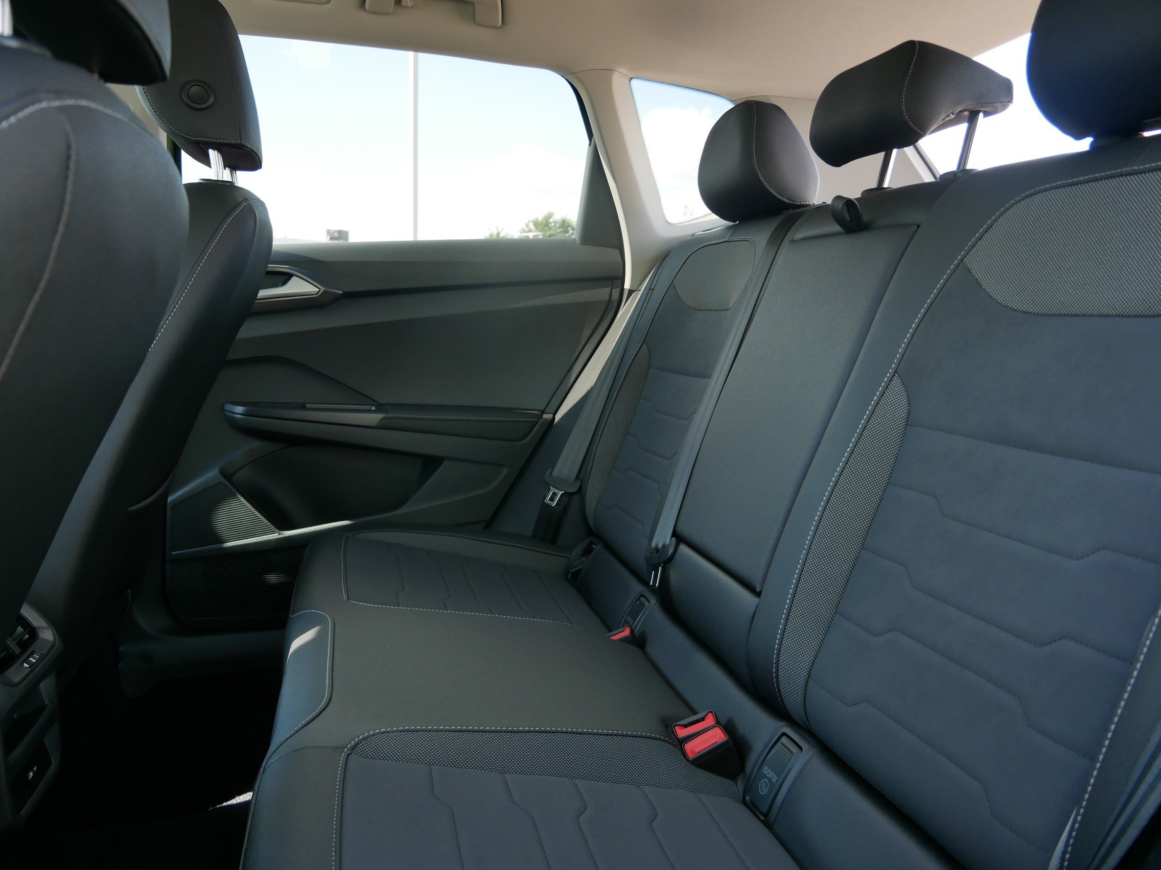 2025 Volkswagen Taos SE photo 5
