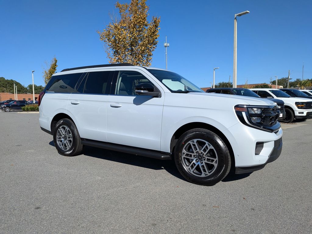 2025 Ford Expedition photo 2