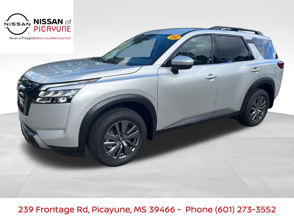 2025 Nissan Pathfinder SV's photo