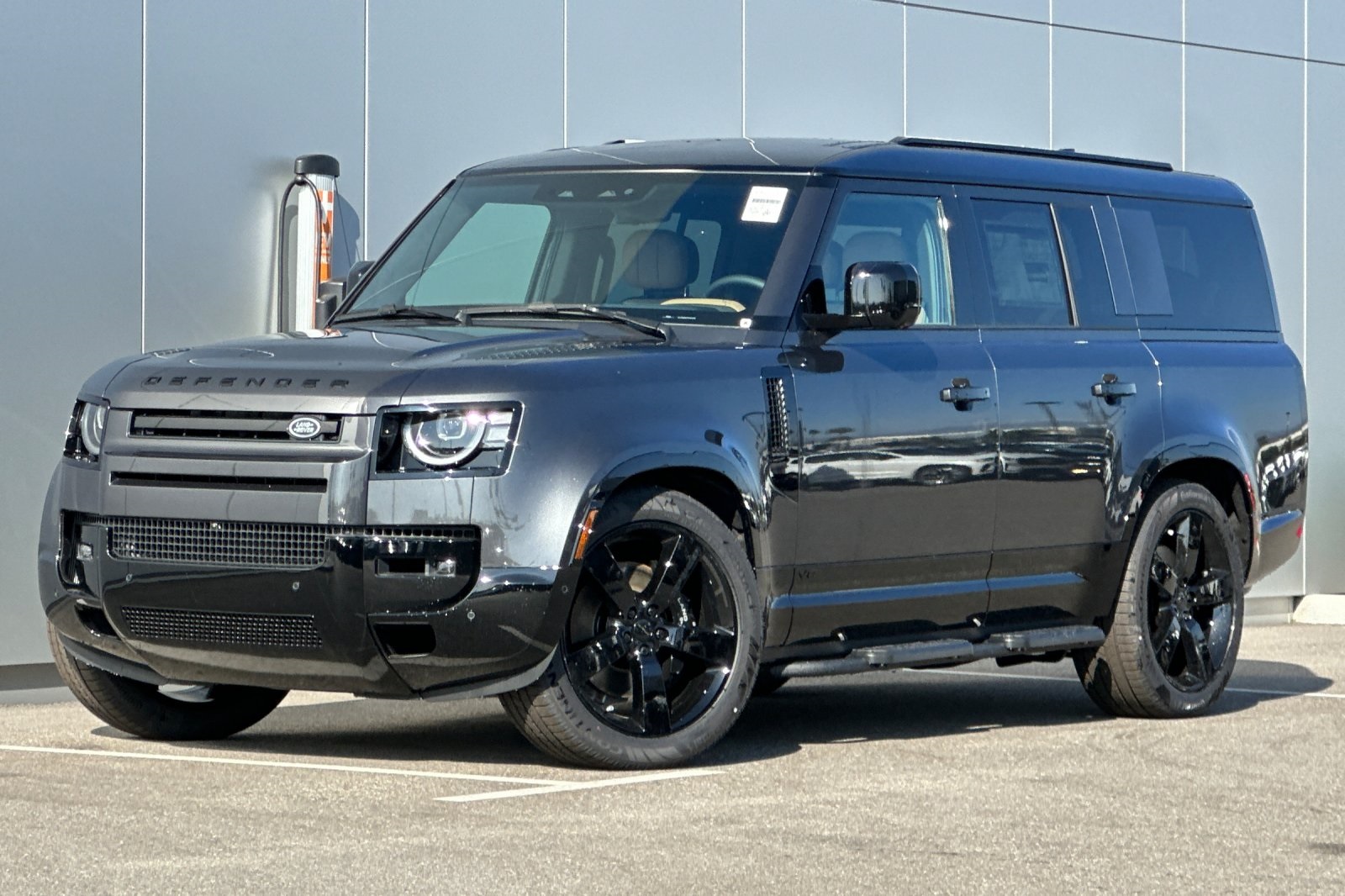 2026 Land Rover Defender V8's photo