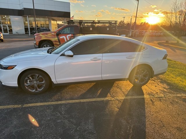2024 Honda Accord Hybrid EX-L photo 2