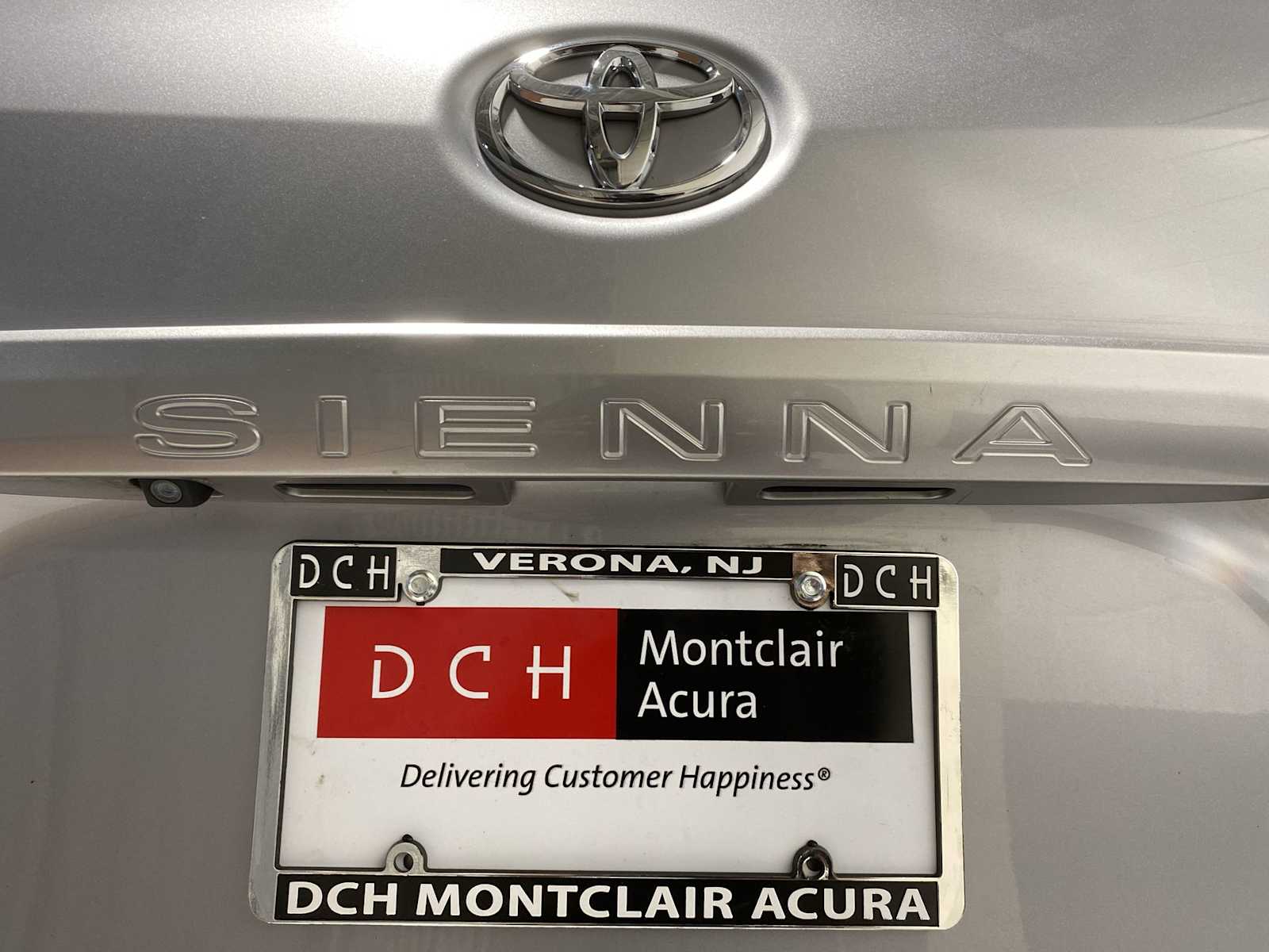 2011 Toyota Sienna SE photo 7