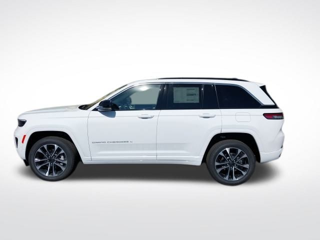 2025 Jeep Grand Cherokee Overland photo 15