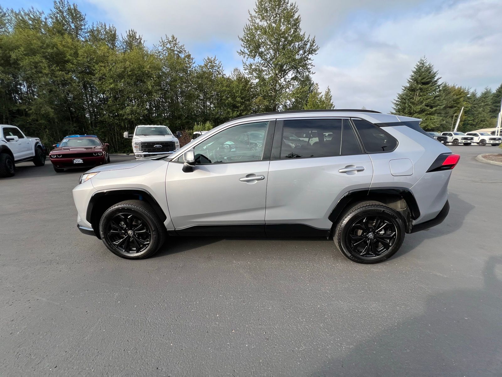 2023 Toyota RAV4 Hybrid SE photo 9