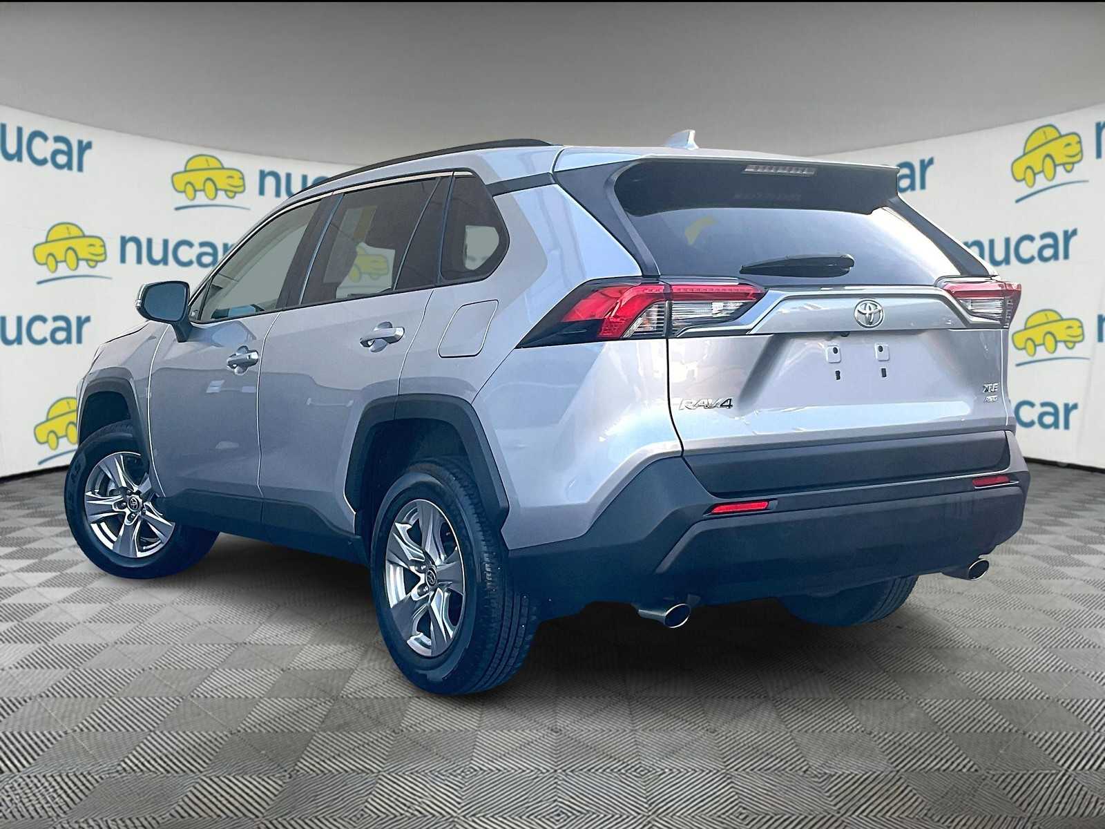 2023 Toyota RAV4 XLE photo 4