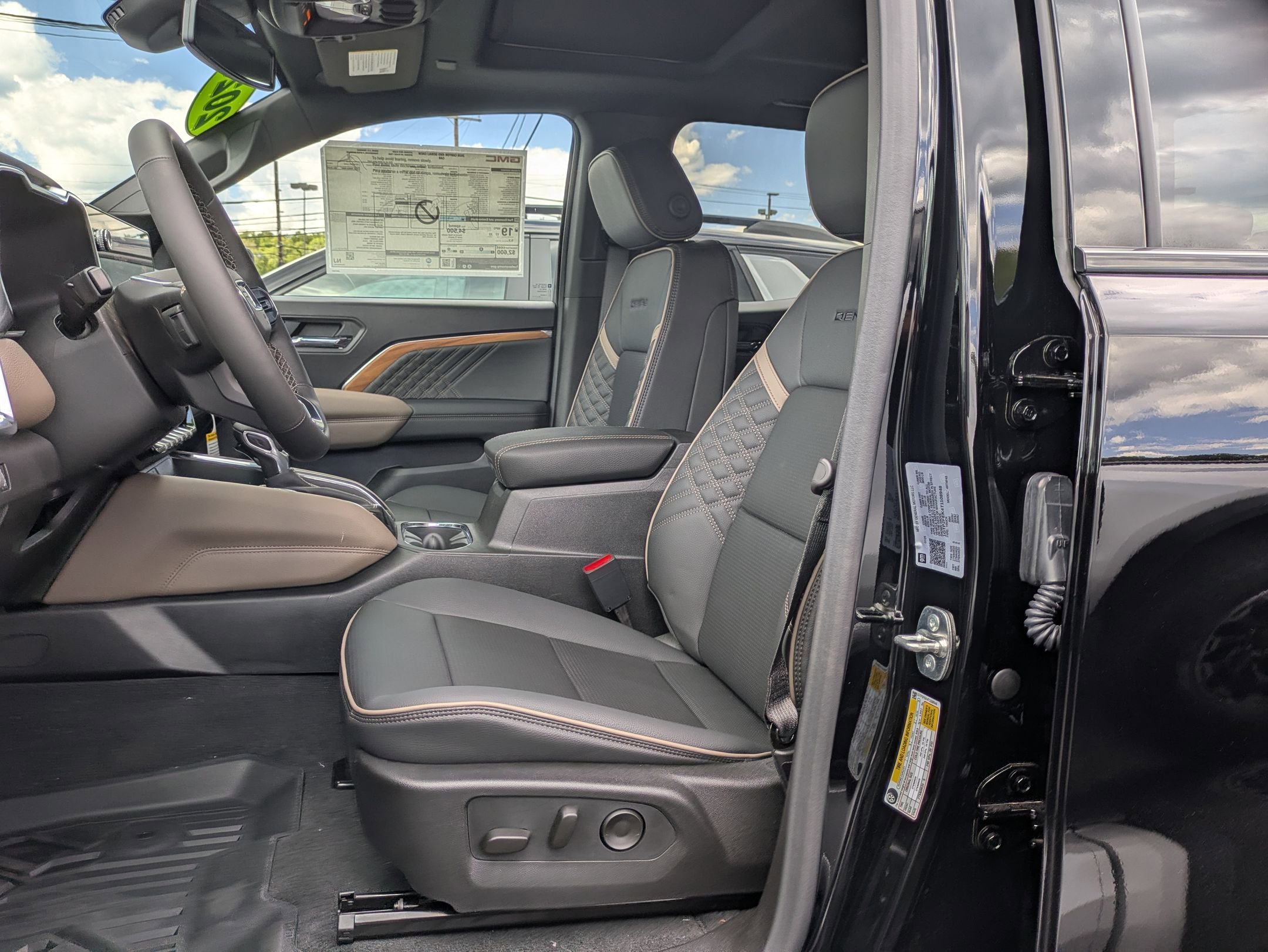 2026 Gmc Canyon Denali photo 12