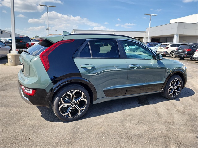 2025 Kia Niro SX Touring photo 2