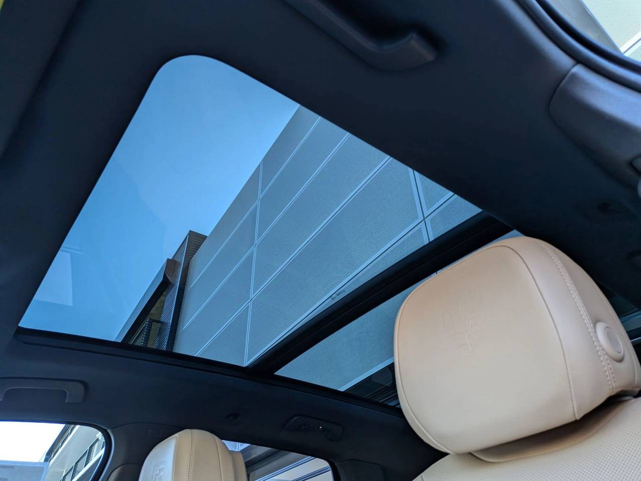 2025 Porsche Cayenne Base photo 25