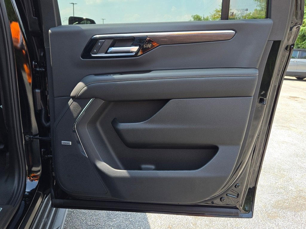 2025 Chevrolet Suburban Premier photo 12