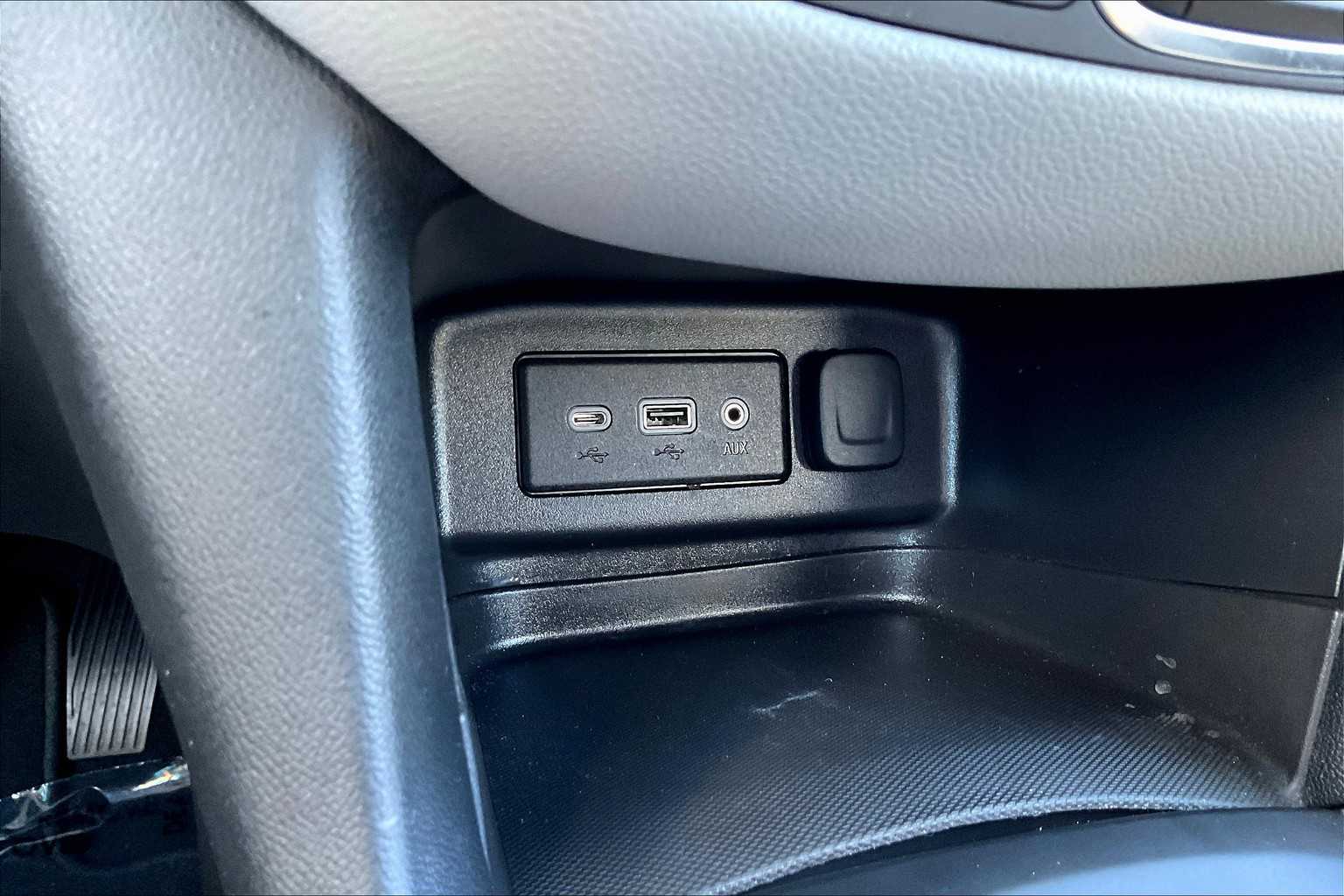 2023 Chevrolet Equinox LS photo 31