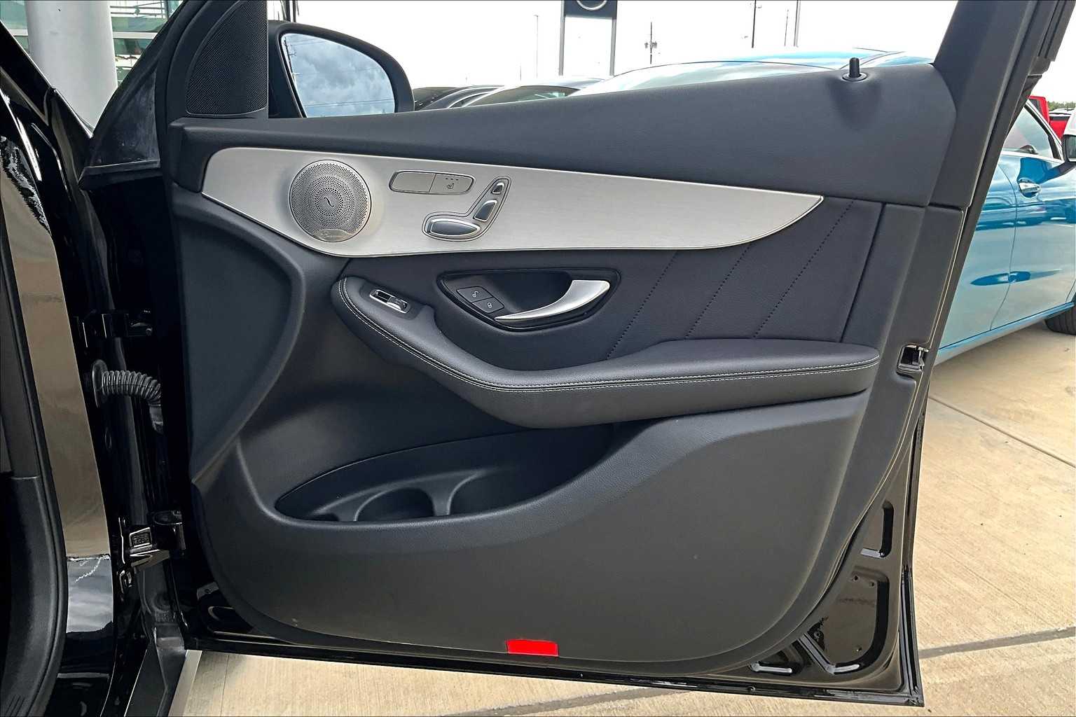2021 Mercedes Benz GLC 300 photo 19