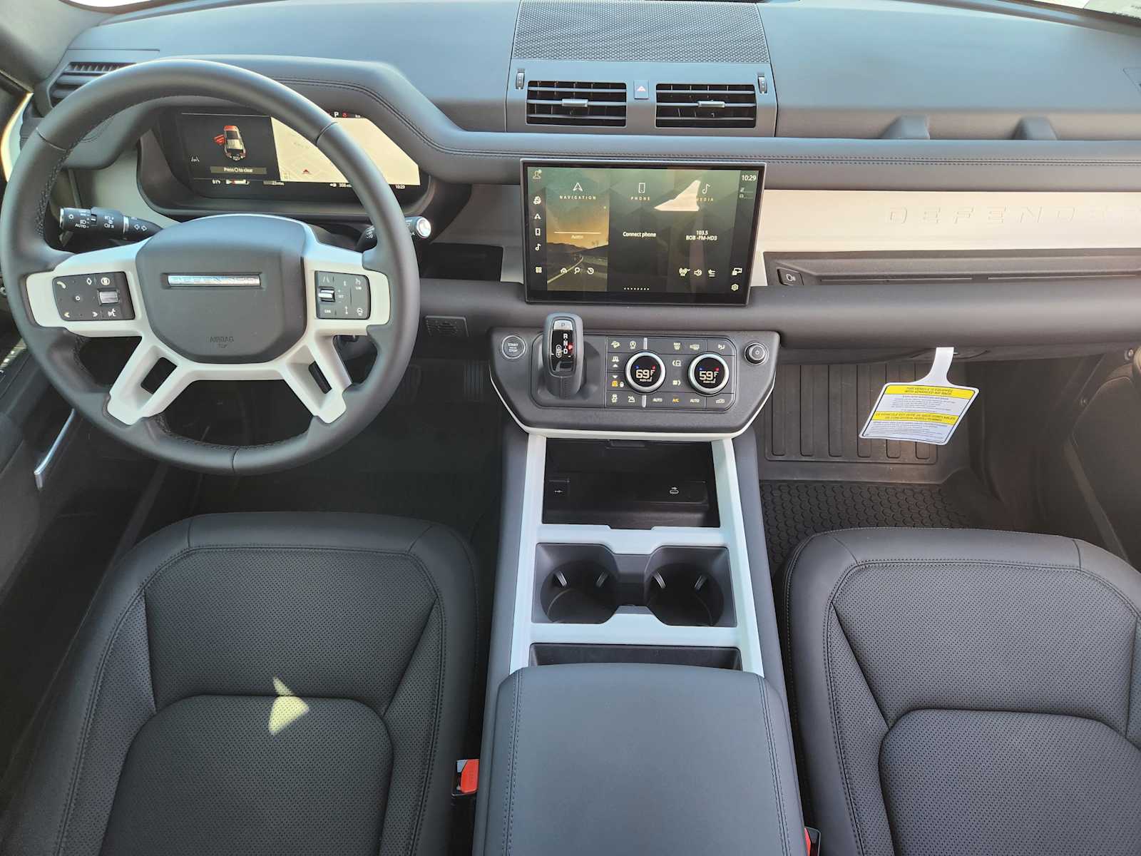 2025 Land Rover Defender 110 S photo 26