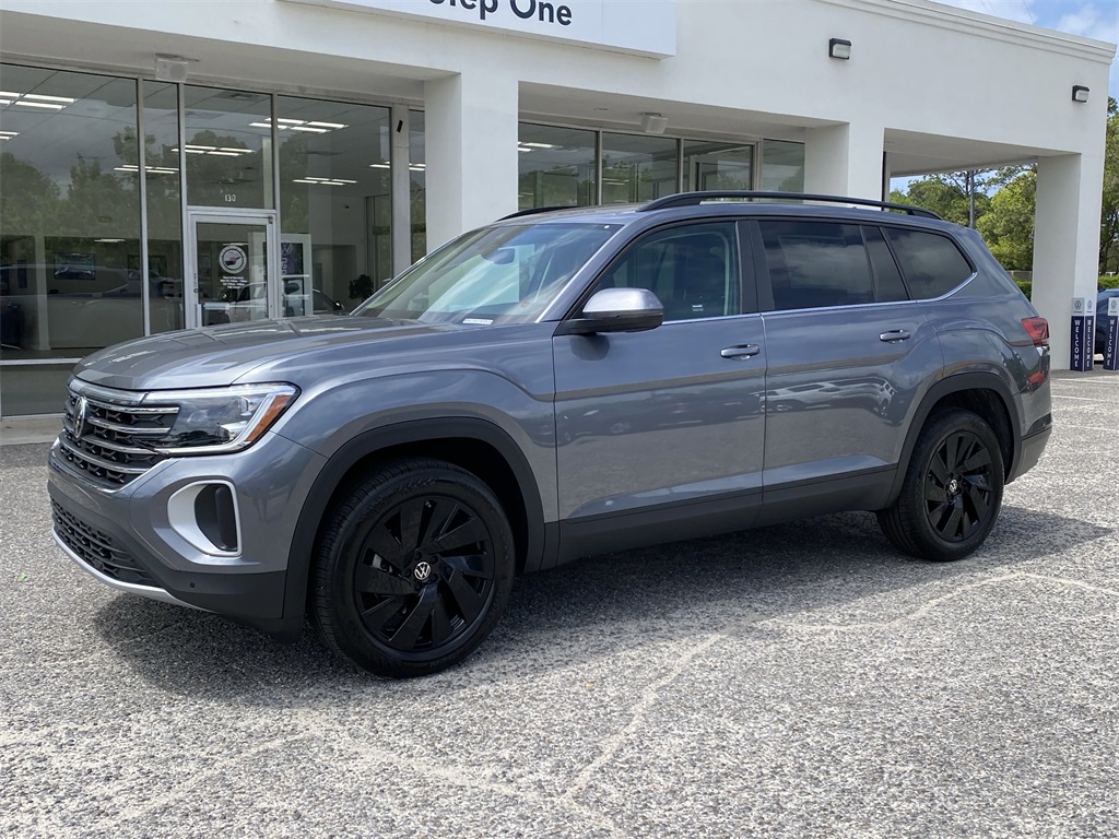 2025 Volkswagen Atlas SE Technology photo 3