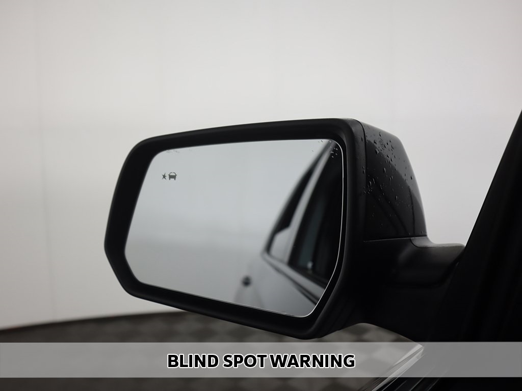 2023 Chevrolet Traverse RS photo 2