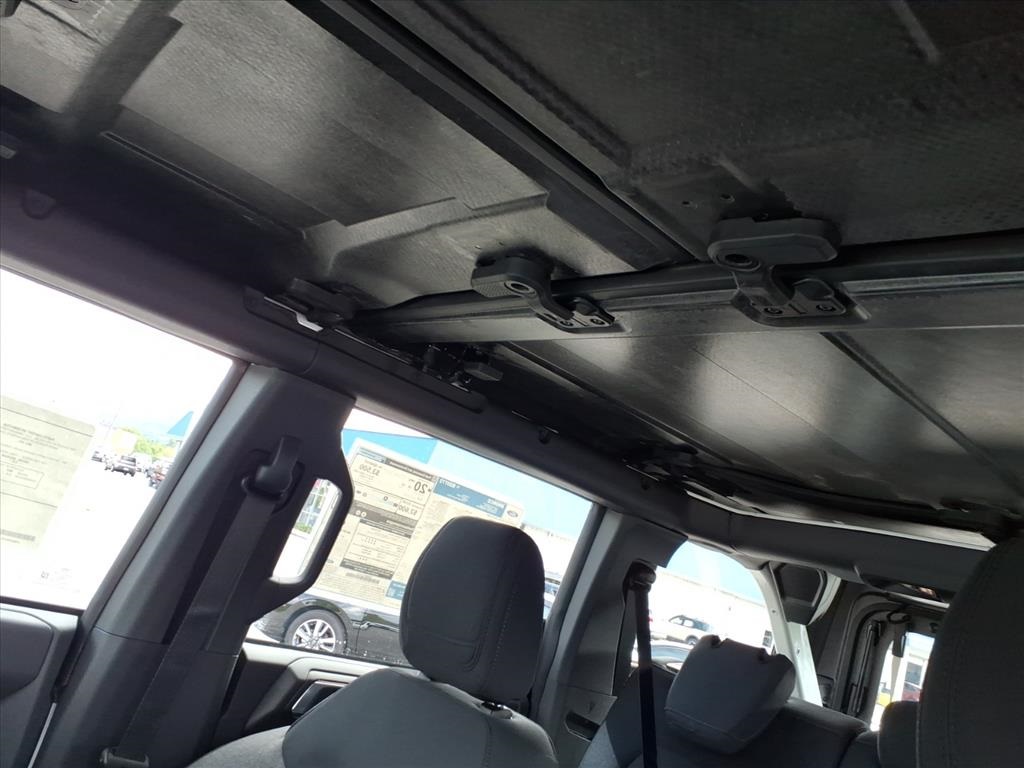 2025 Ford Bronco Base photo 6