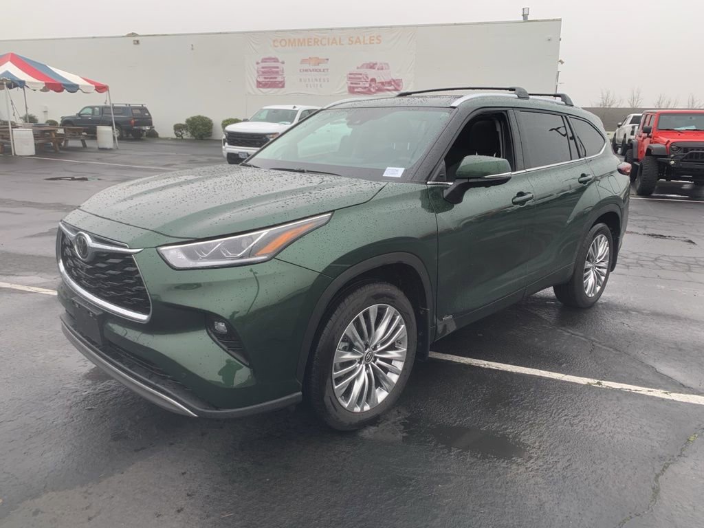 2025 Toyota Highlander Platinum's photo