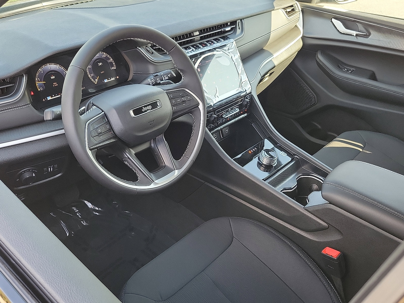 2025 Jeep Grand Cherokee Laredo X photo 3
