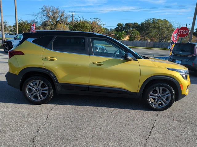 2021 Kia Seltos S photo 2