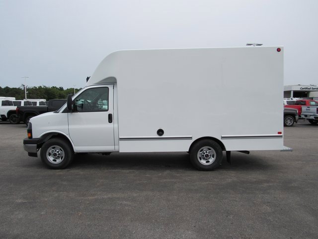 2025 Gmc Savana Cutaway 3500 photo 2