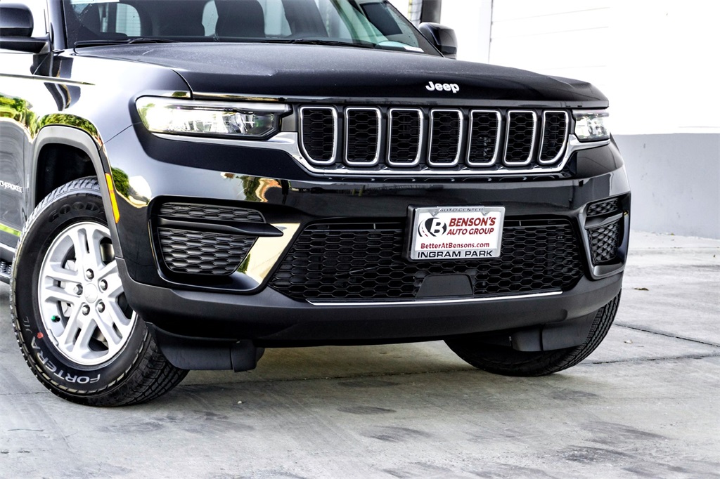 2025 Jeep Grand Cherokee Laredo photo 3