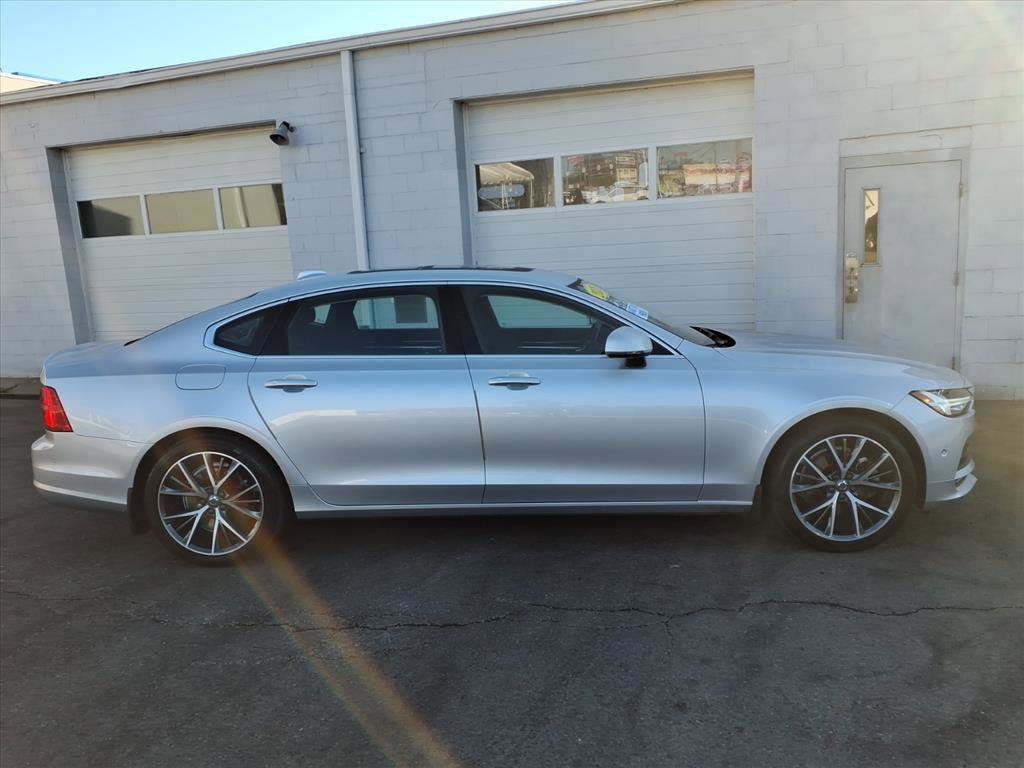 2018 Volvo S90 T5 Momentum photo 2