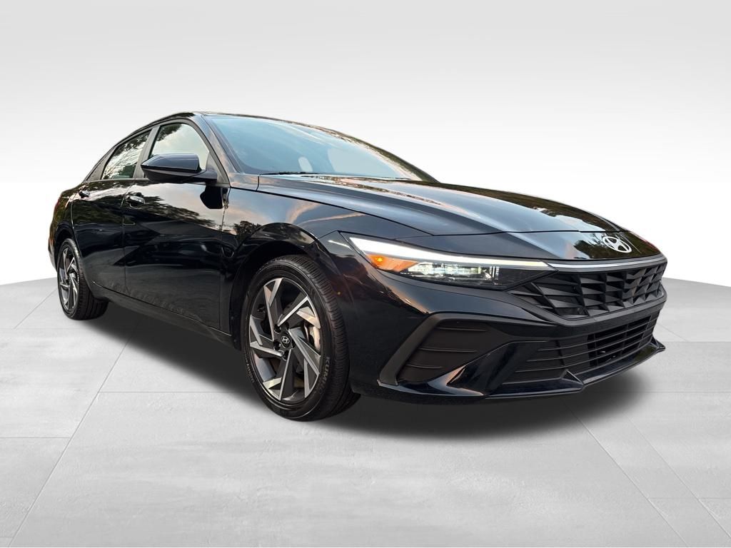 2025 Hyundai Elantra SEL Sport photo 3
