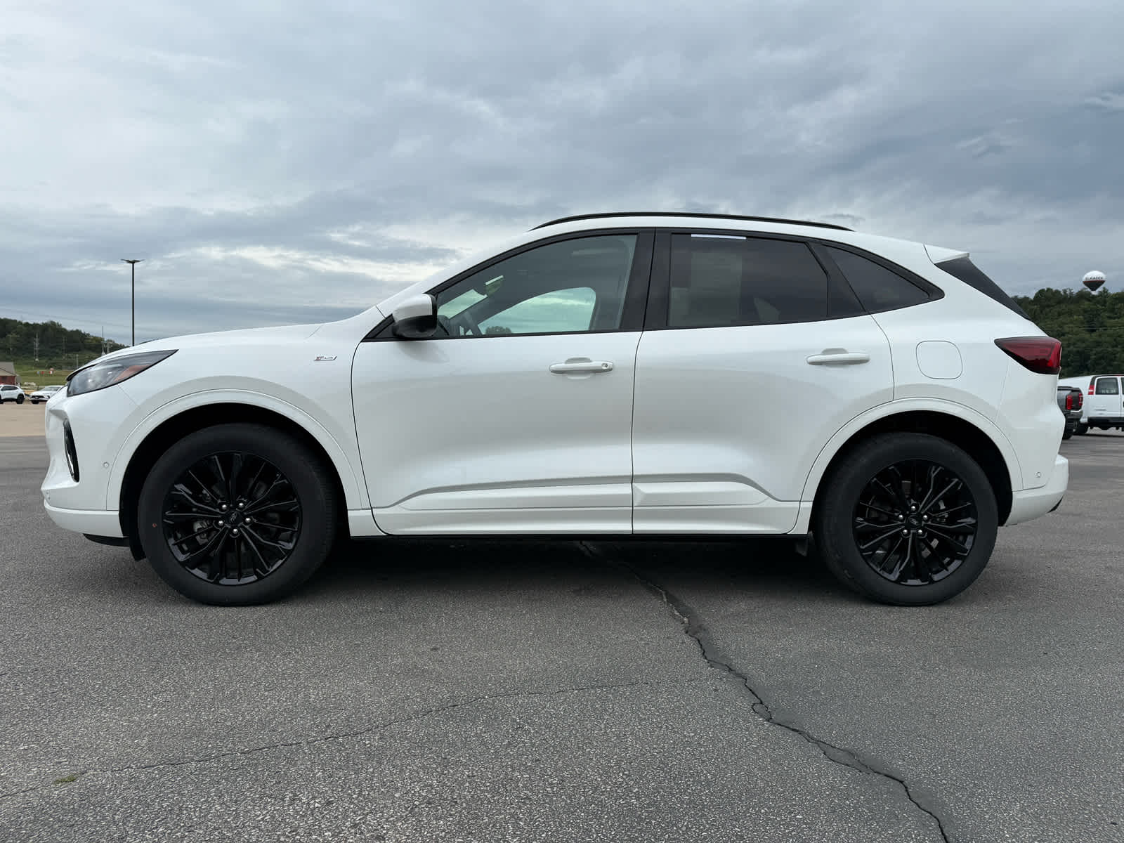 2023 Ford Escape ST-Line Elite photo 2