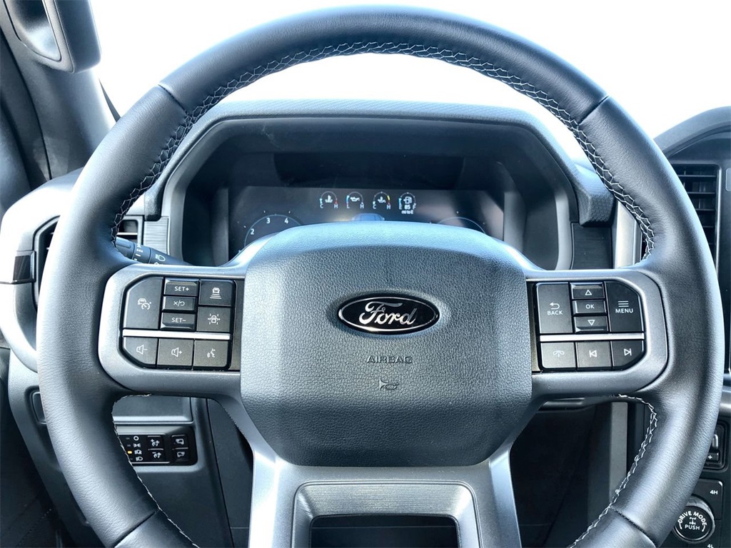 2025 Ford F-150 XLT photo 3