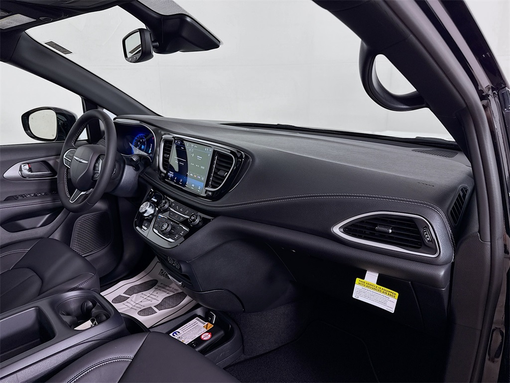 2025 Chrysler Pacifica photo 30