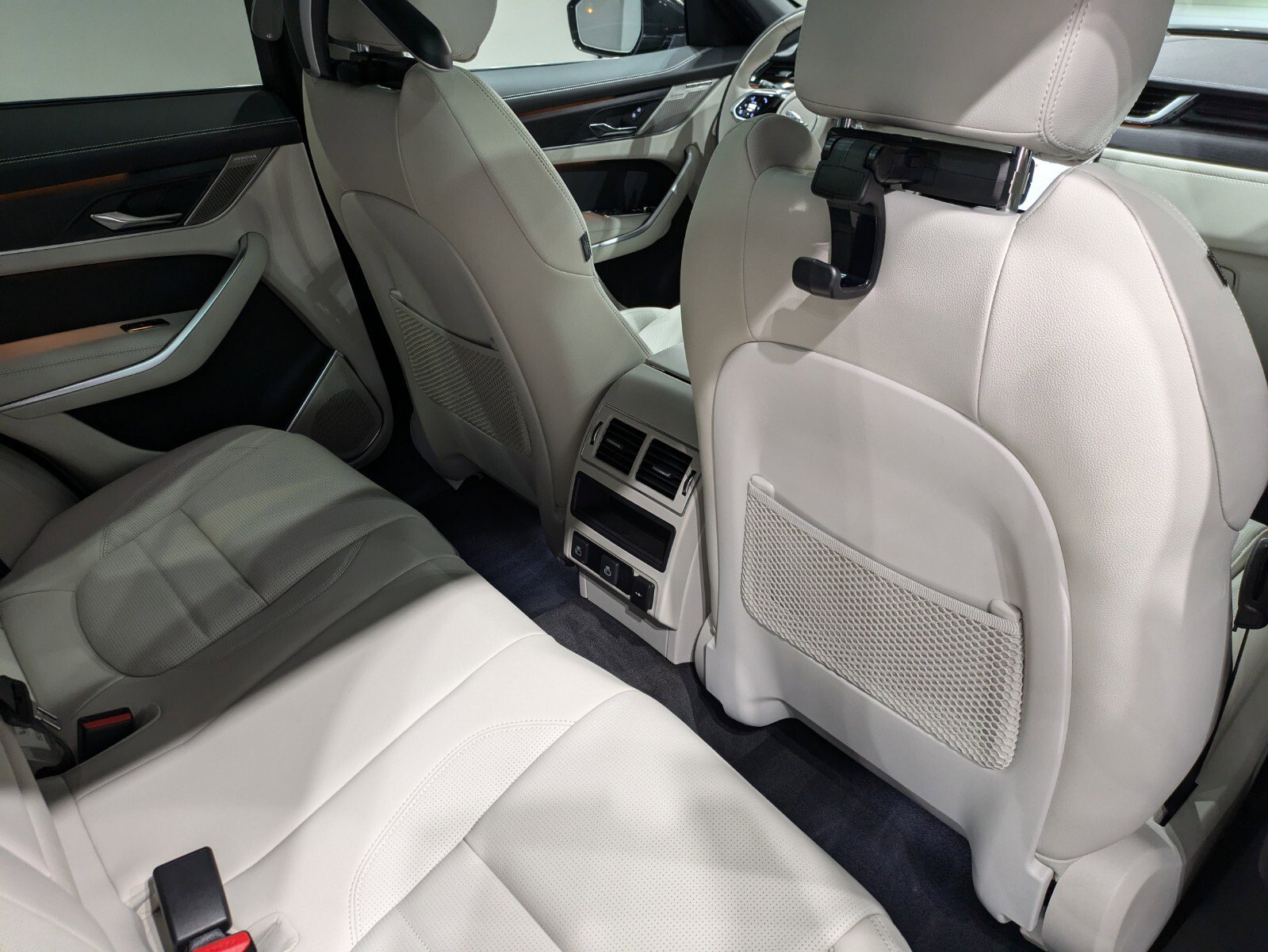 2025 Jaguar F-PACE R-Dynamic S photo 22