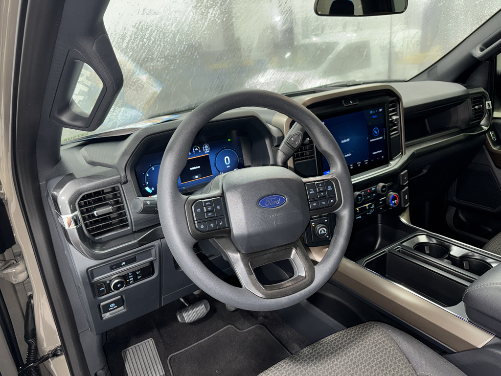 2025 Ford F-150 STX photo 4