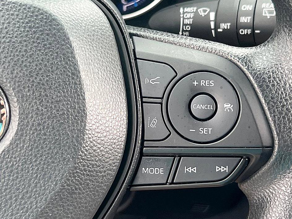 2024 Toyota RAV4 Hybrid XLE photo 16