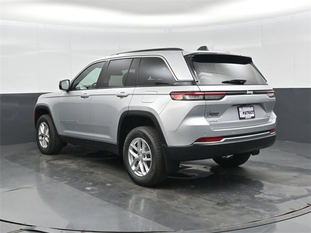 2025 Jeep Grand Cherokee Laredo X photo 3